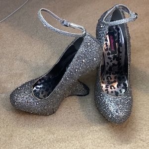 Dollhouse. Size 7. Shimmer. Sexy Wedges.